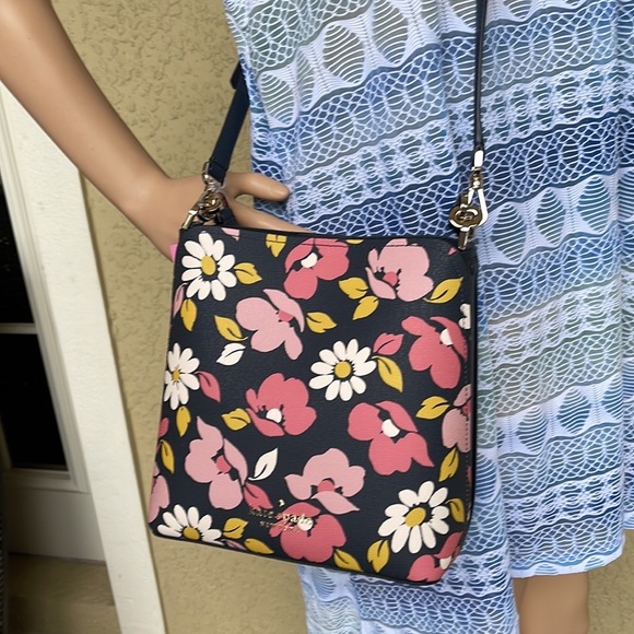 Kate Spade Darcy Small Bucket Bag Road Trip Floral Blue Multi - Picture 2 of 16